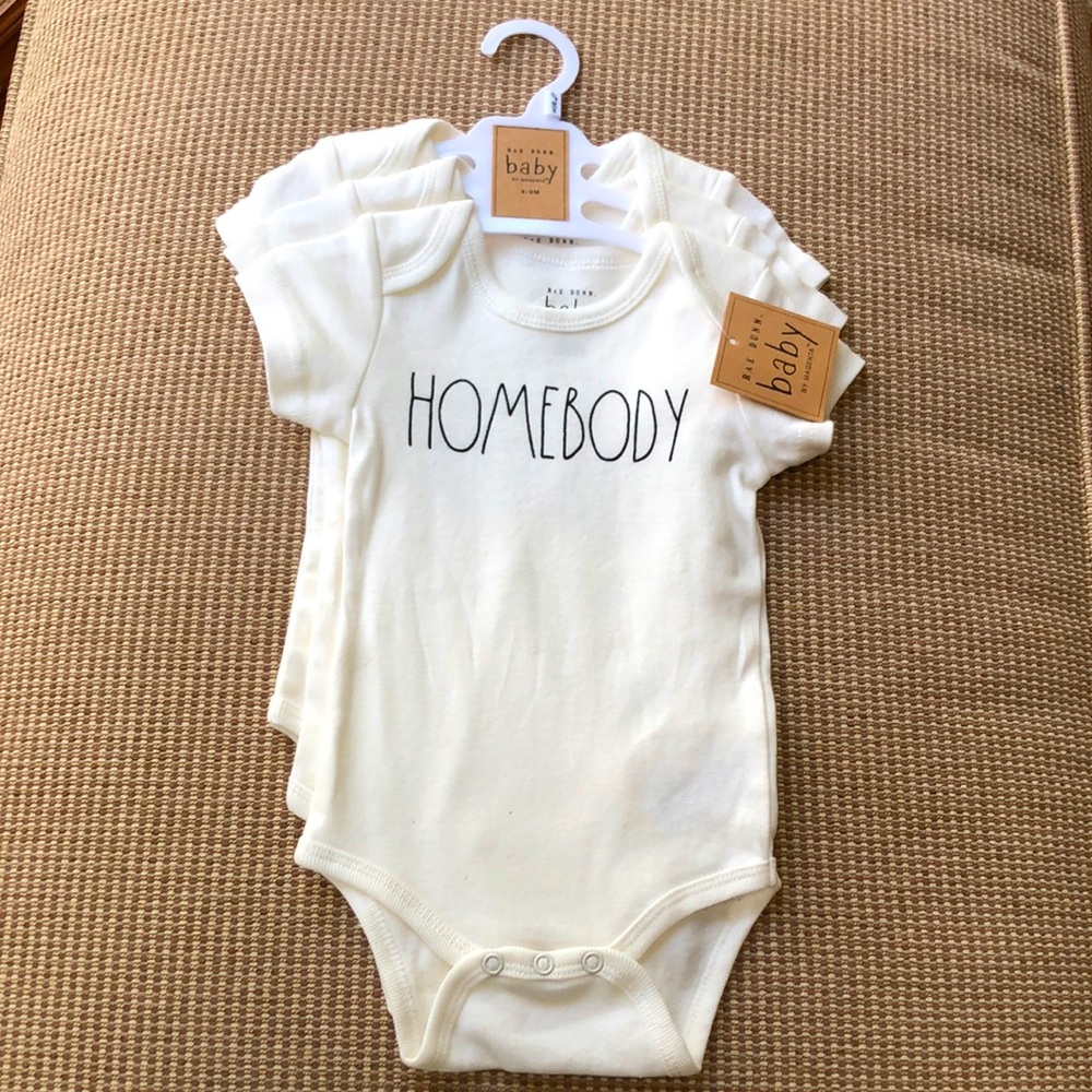 🆕💕3pcs RAE DUNN onesies.100% cotton 3-6M/ 6-9M